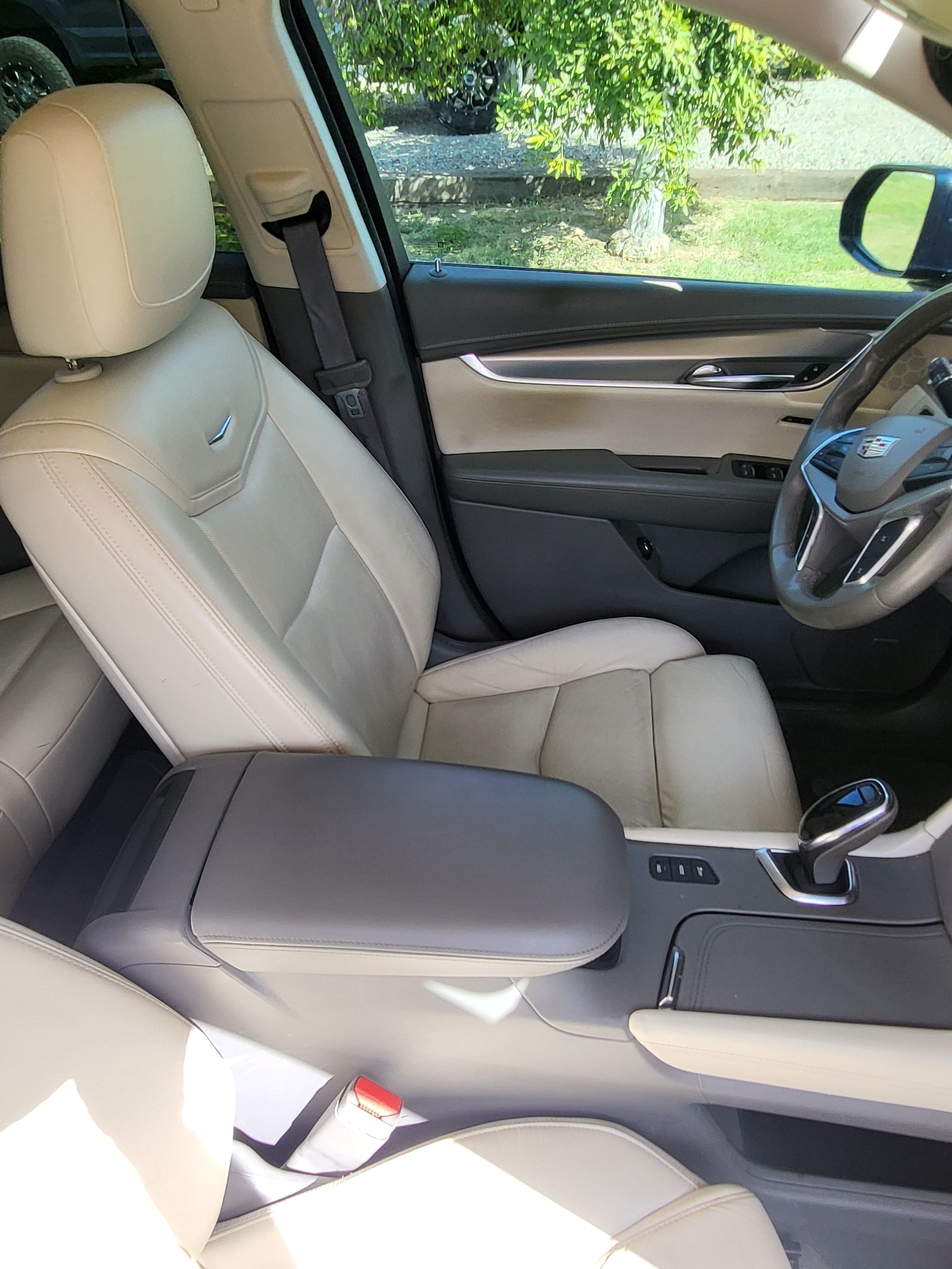 Used 2017 Cadillac XT5 Luxury w/ Driver Awareness Package AWD/4WD image 10
