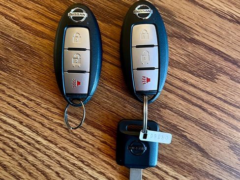 Used 2021 Nissan Frontier SV w/ Midnight Edition Floor Mats image 32