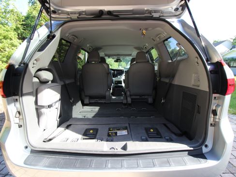 Used 2020 Toyota Sienna XLE FWD image 21