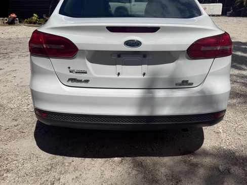 Used 2015 Ford Focus SE FWD image 6