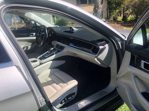 Used 2018 Porsche Panamera 4S image 11
