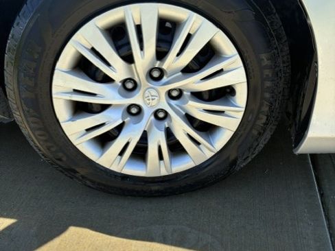 Used 2012 Toyota Camry LE FWD image 18