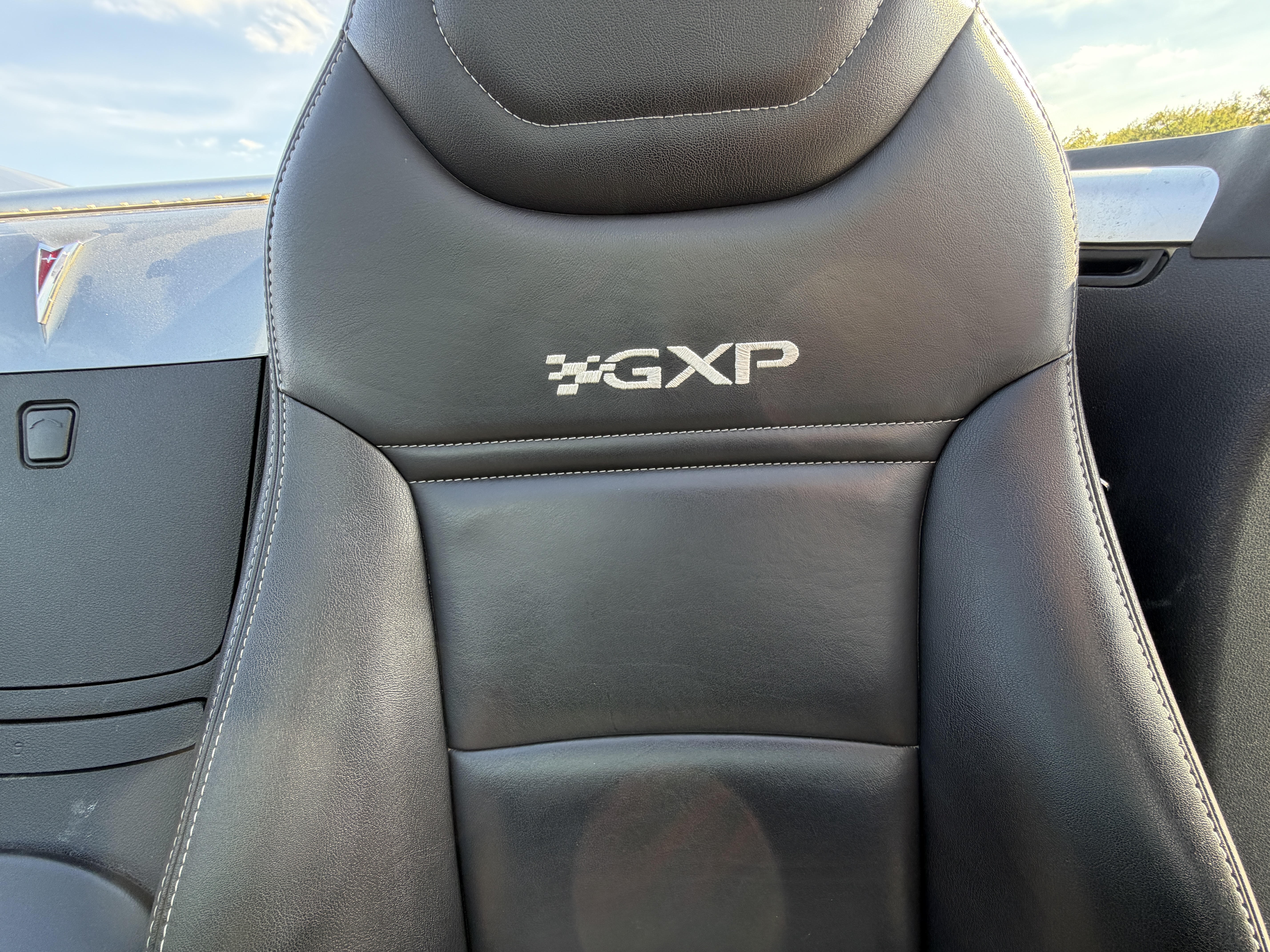 Used 2007 Pontiac Solstice GXP w/ Premium Package RWD image 9