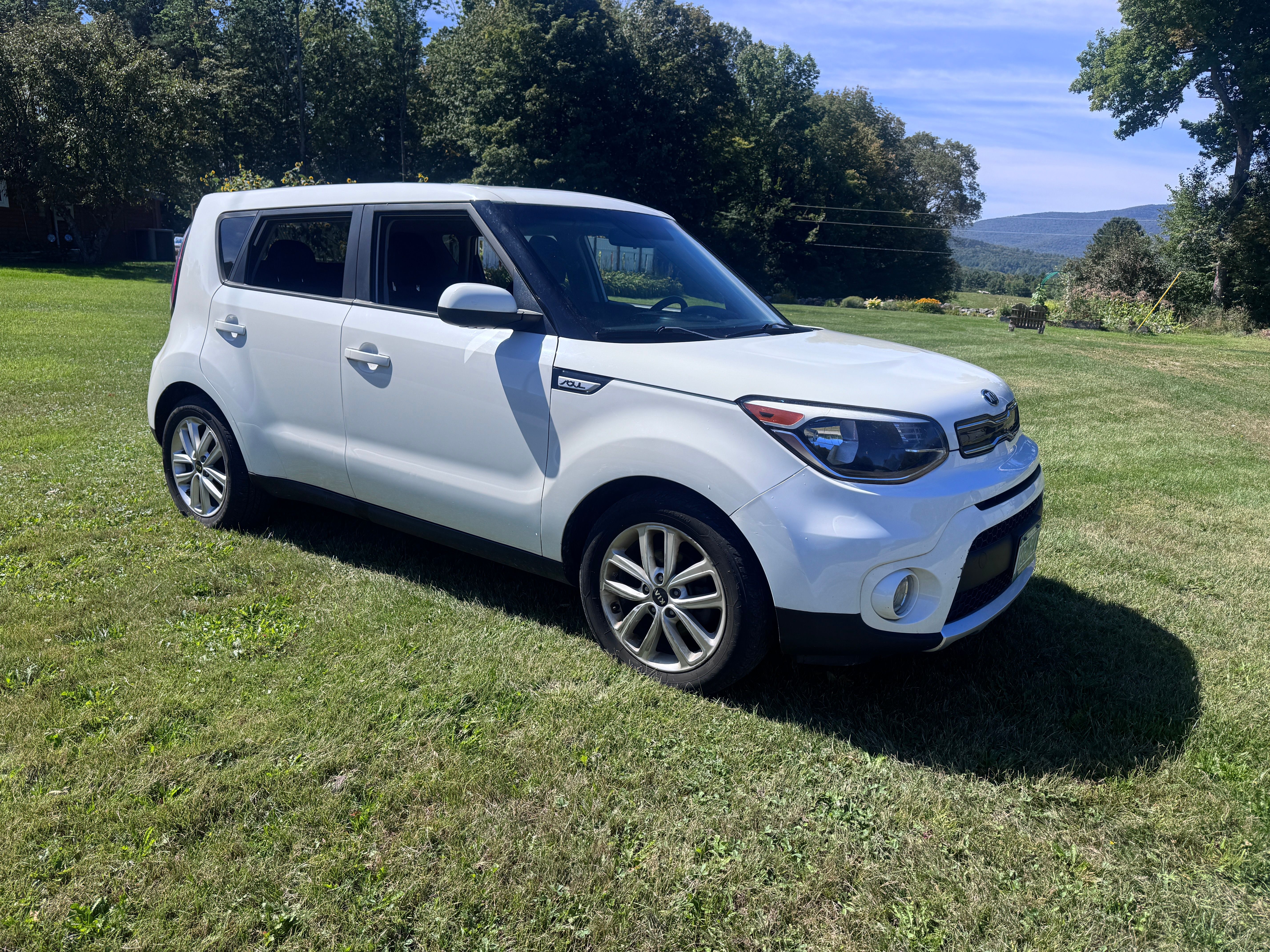 Used 2018 Kia Soul + FWD image 4