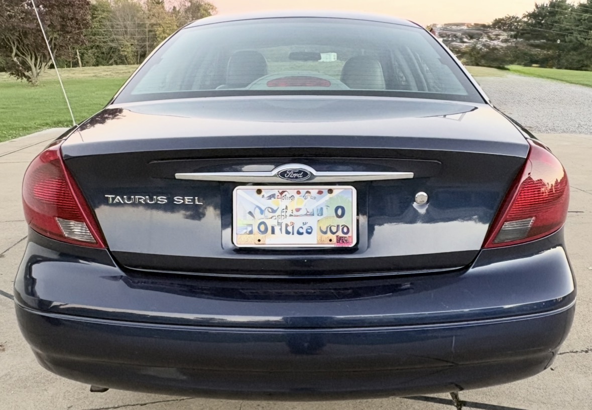 Used 2000 Ford Taurus SEL FWD image 2