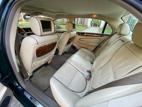 Used 2007 Jaguar XJ8 L Vanden Plas Sedan 4D image 11