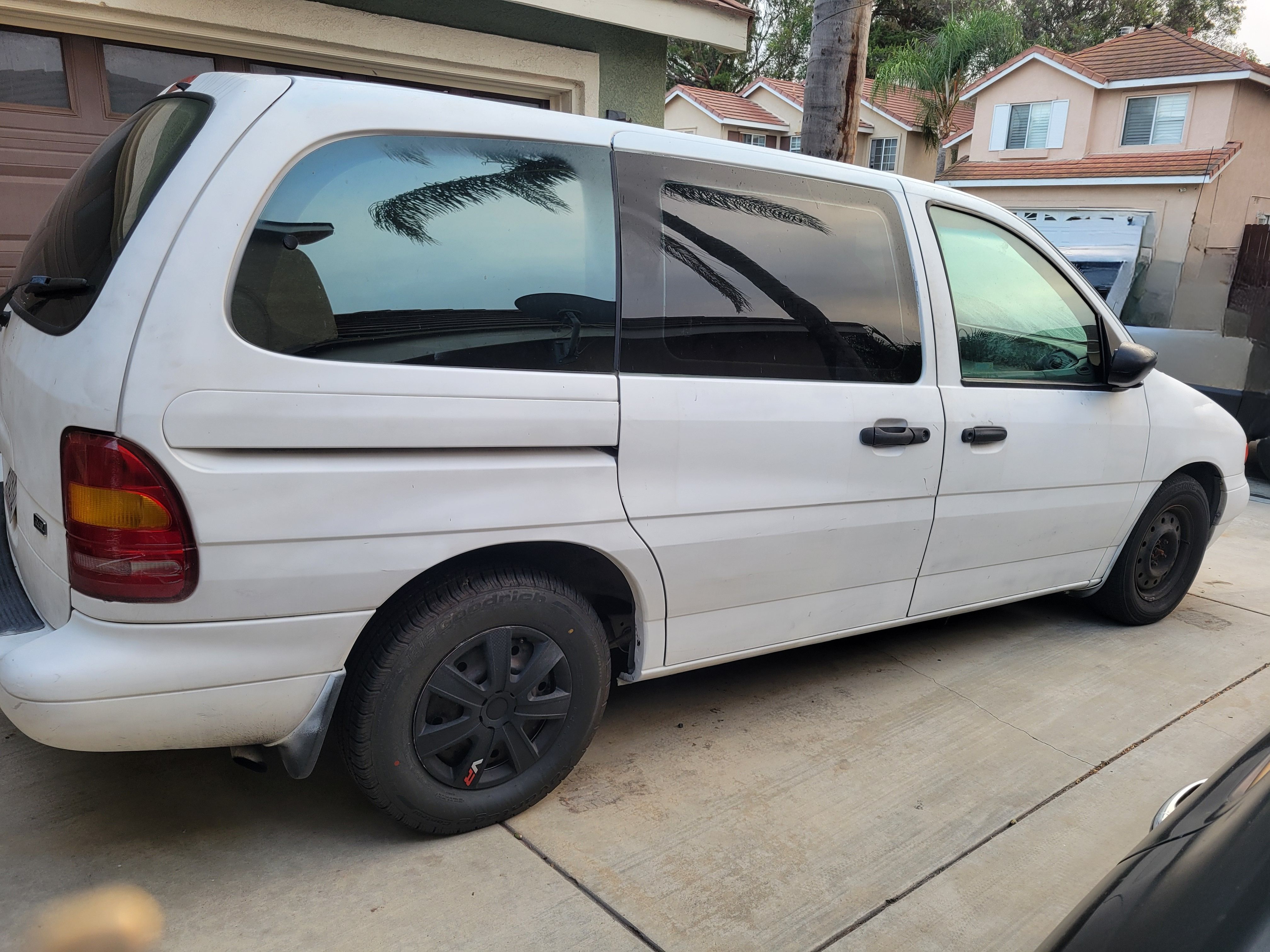 Used 1998 Ford Windstar FWD image 1