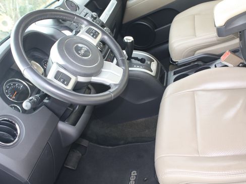 Used 2016 Jeep Compass High Altitude image 23