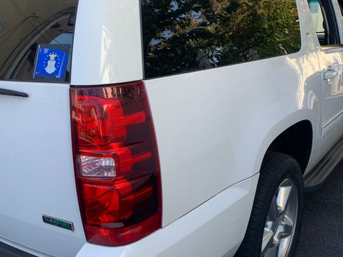 Used 2012 Chevrolet Suburban LT image 19