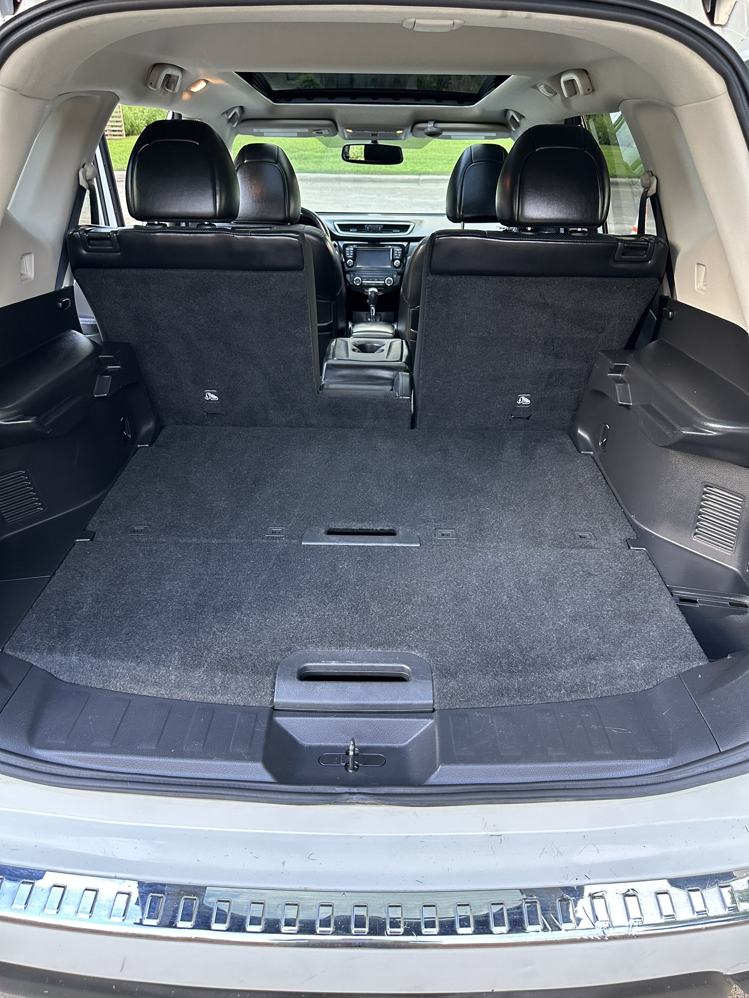 Used 2014 Nissan Rogue SL w/ SL Premium Package FWD image 11