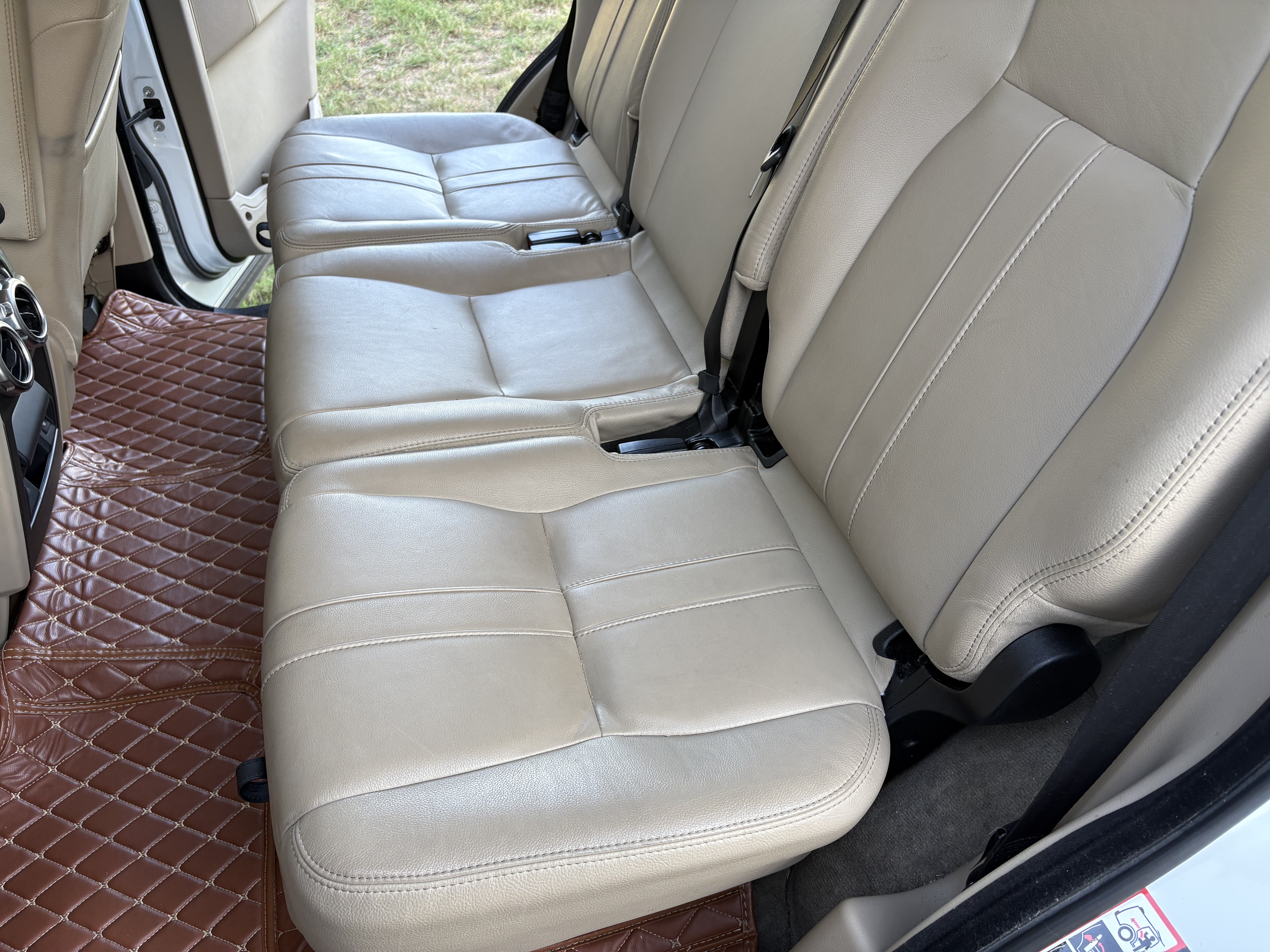 Used 2015 Land Rover LR4 HSE AWD/4WD image 16
