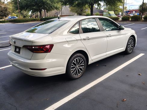 Used 2019 Volkswagen Jetta SE w/ Cold Weather Package image 6
