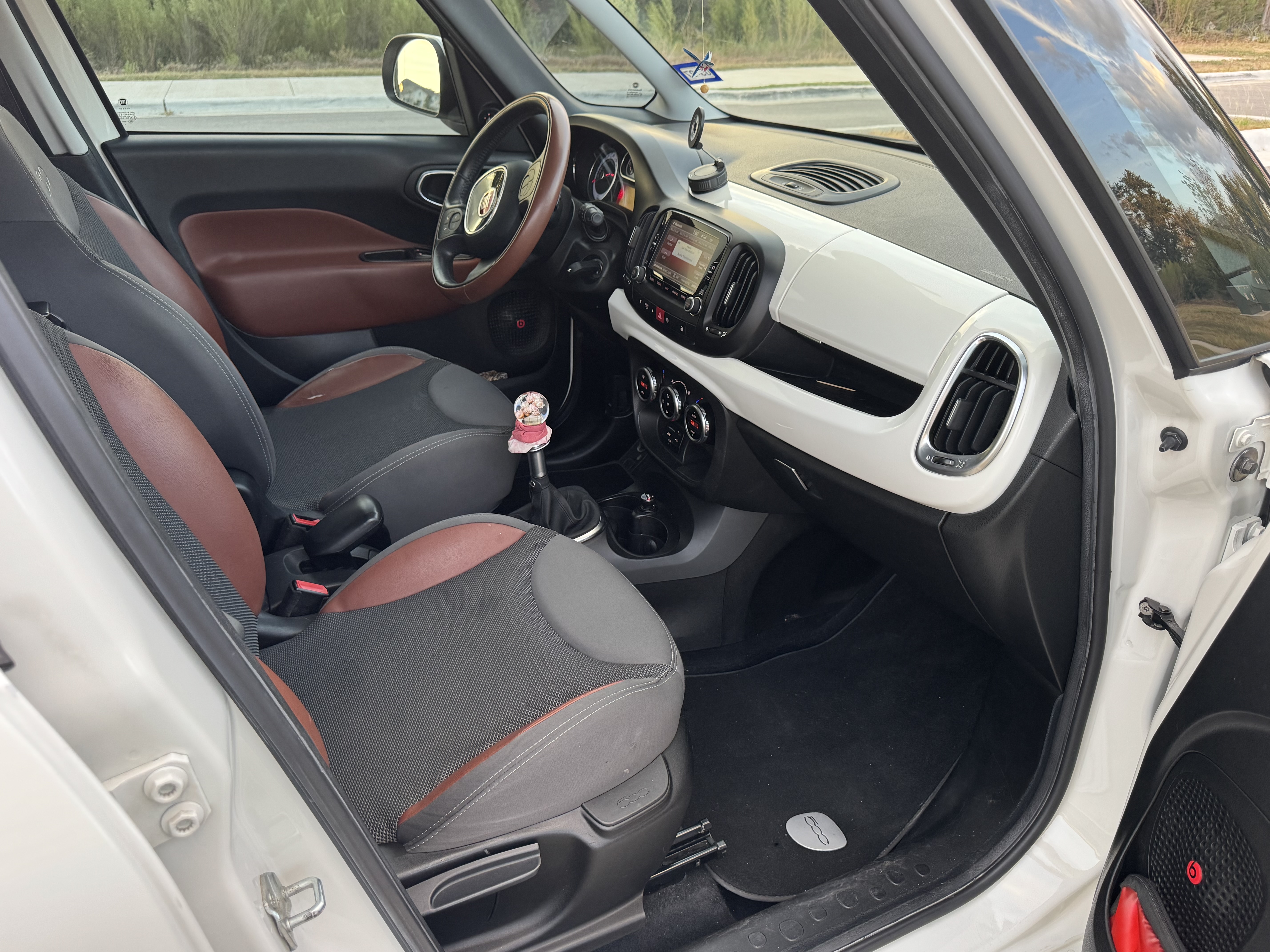Used 2014 FIAT 500L Trekking w/ Popular Equipment Group FWD image 13