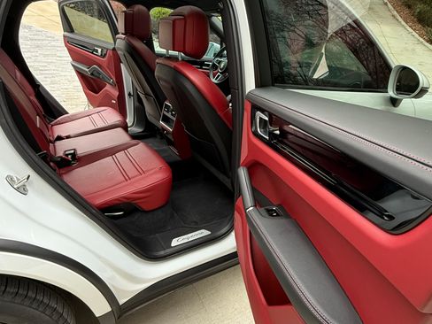 Used 2021 Porsche Cayenne Sport Utility 4D image 14