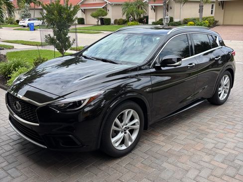 Used 2019 INFINITI QX30 w/ Navigation Package FWD image 1