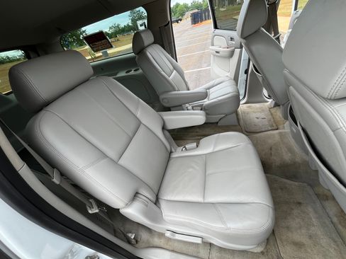Used 2008 Chevrolet Suburban LTZ w/ LTZ Preferred Equipment Group AWD/4WD image 30
