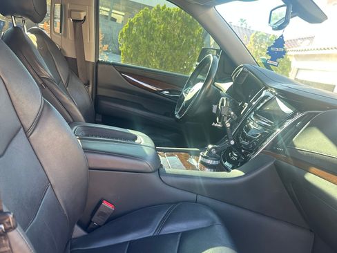 Used 2020 Cadillac Escalade ESV Platinum image 13