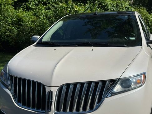 Used 2015 Lincoln MKX AWD w/ Equipment Group 102A image 8