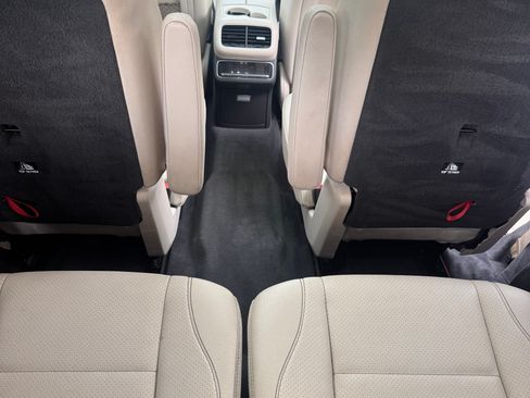 Used 2020 Mercedes-Benz GLS 450 4MATIC image 2