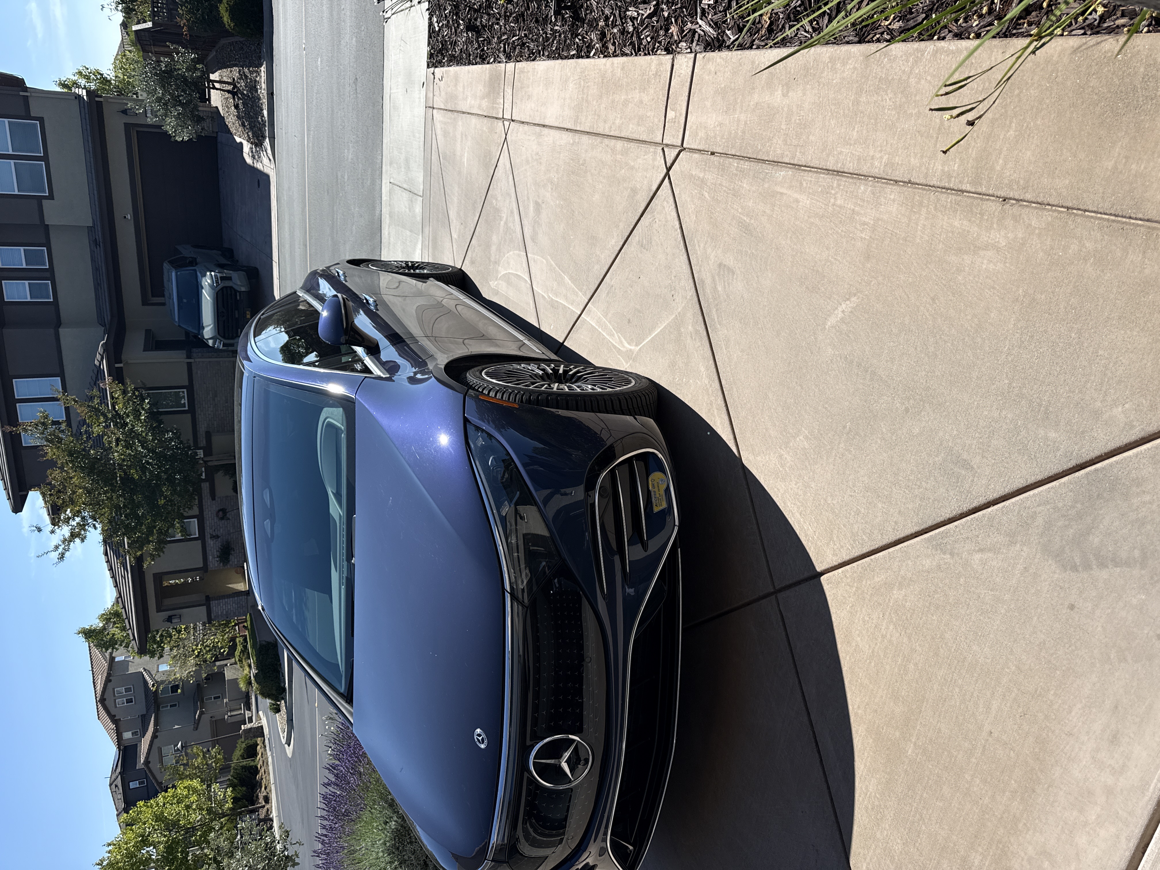 Used 2022 Mercedes-Benz EQS 580 4MATIC Sedan image 2