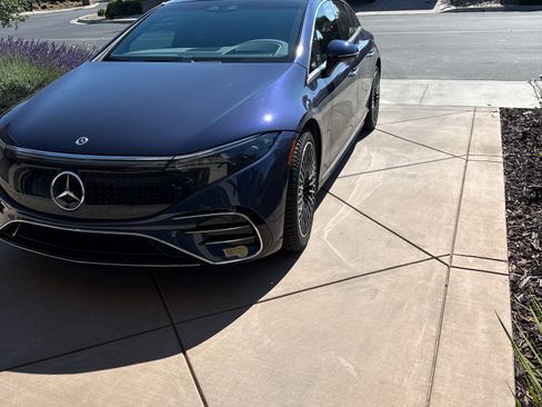 Used 2022 Mercedes-Benz EQS 580 4MATIC Sedan image 2