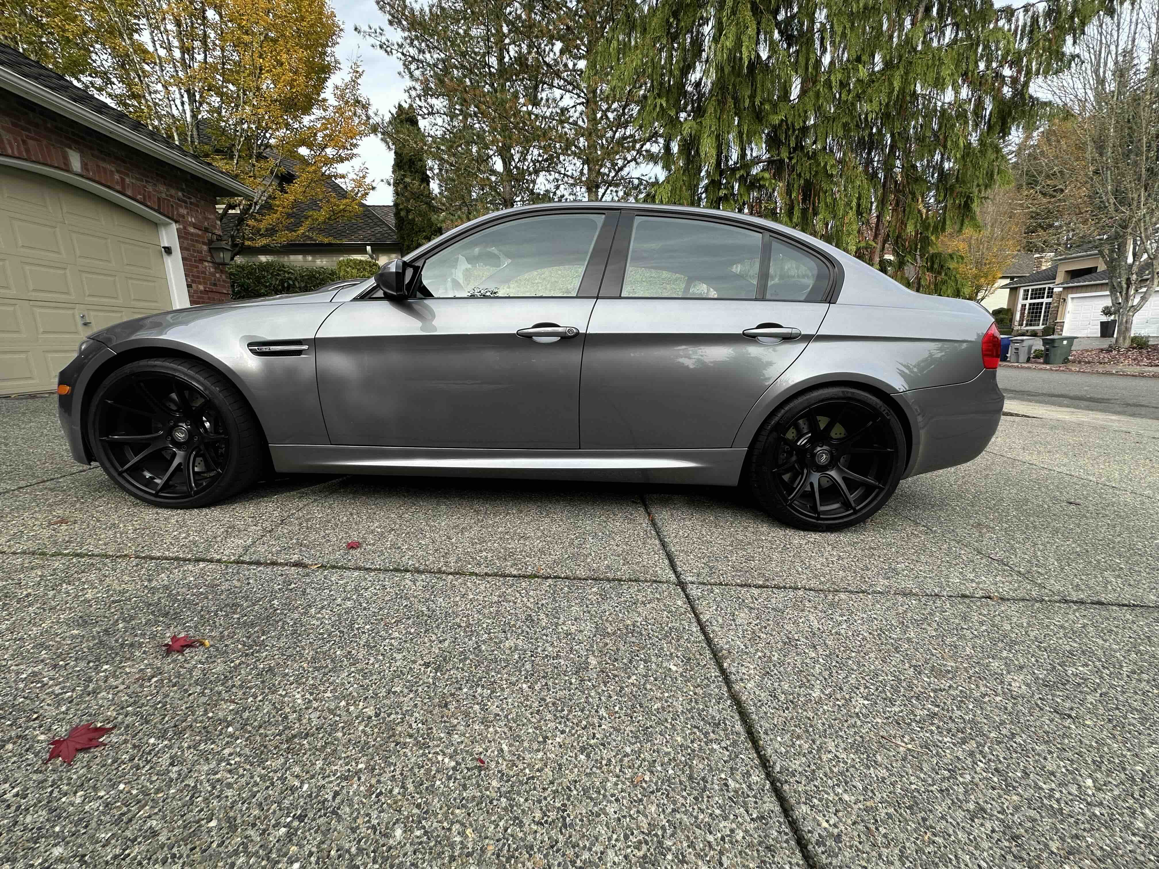Used 2011 BMW M3 Sedan RWD image 2