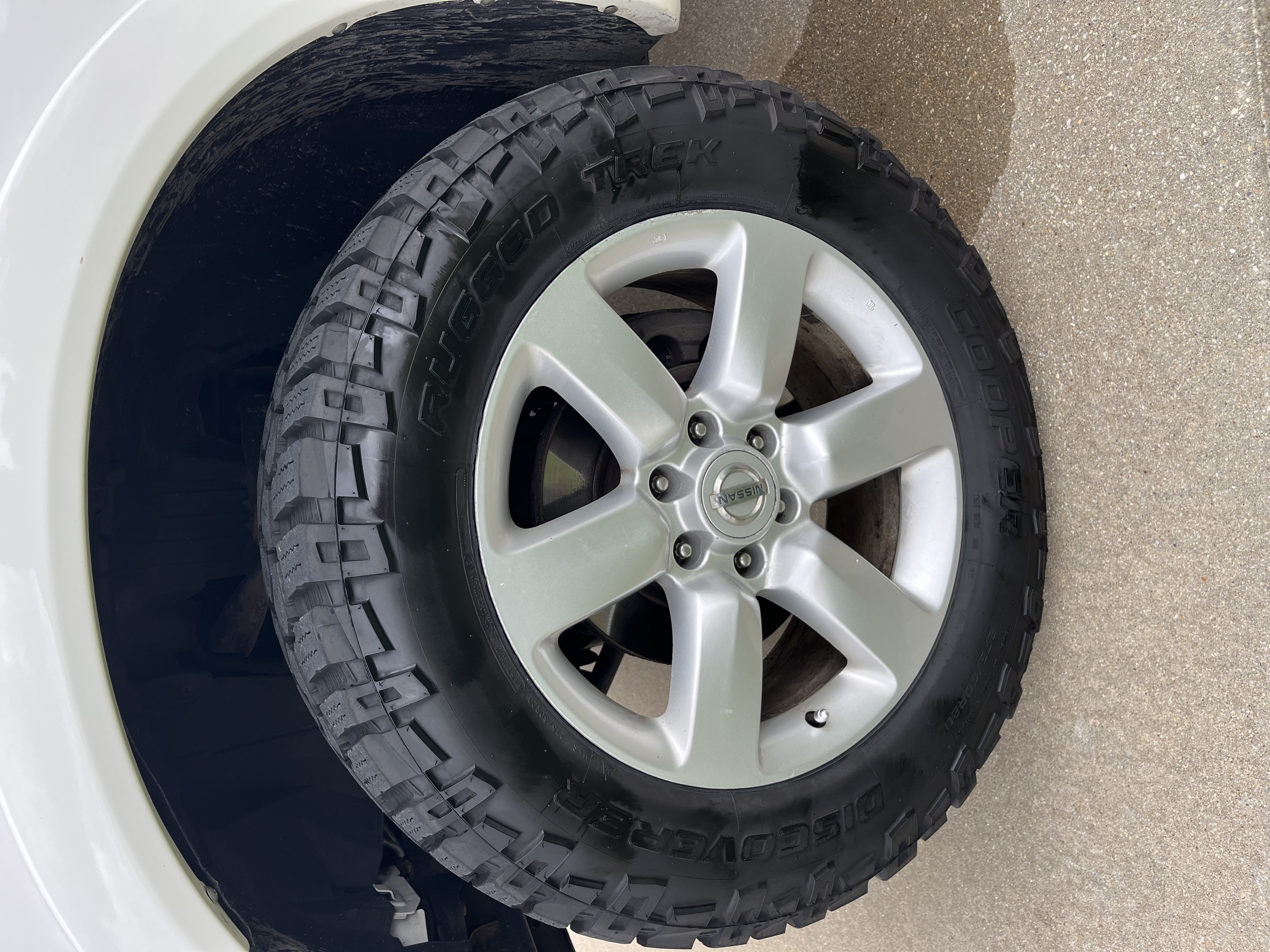 Used 2010 Nissan Titan XE AWD/4WD image 8