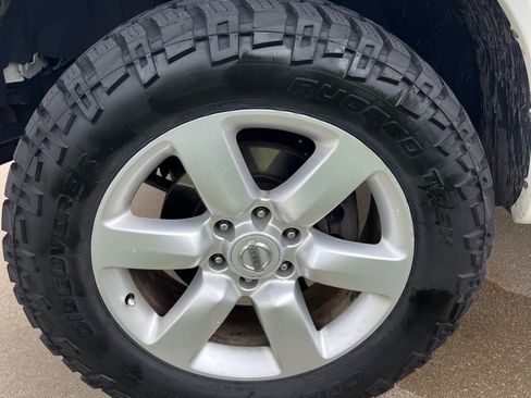 Used 2010 Nissan Titan XE AWD/4WD image 8