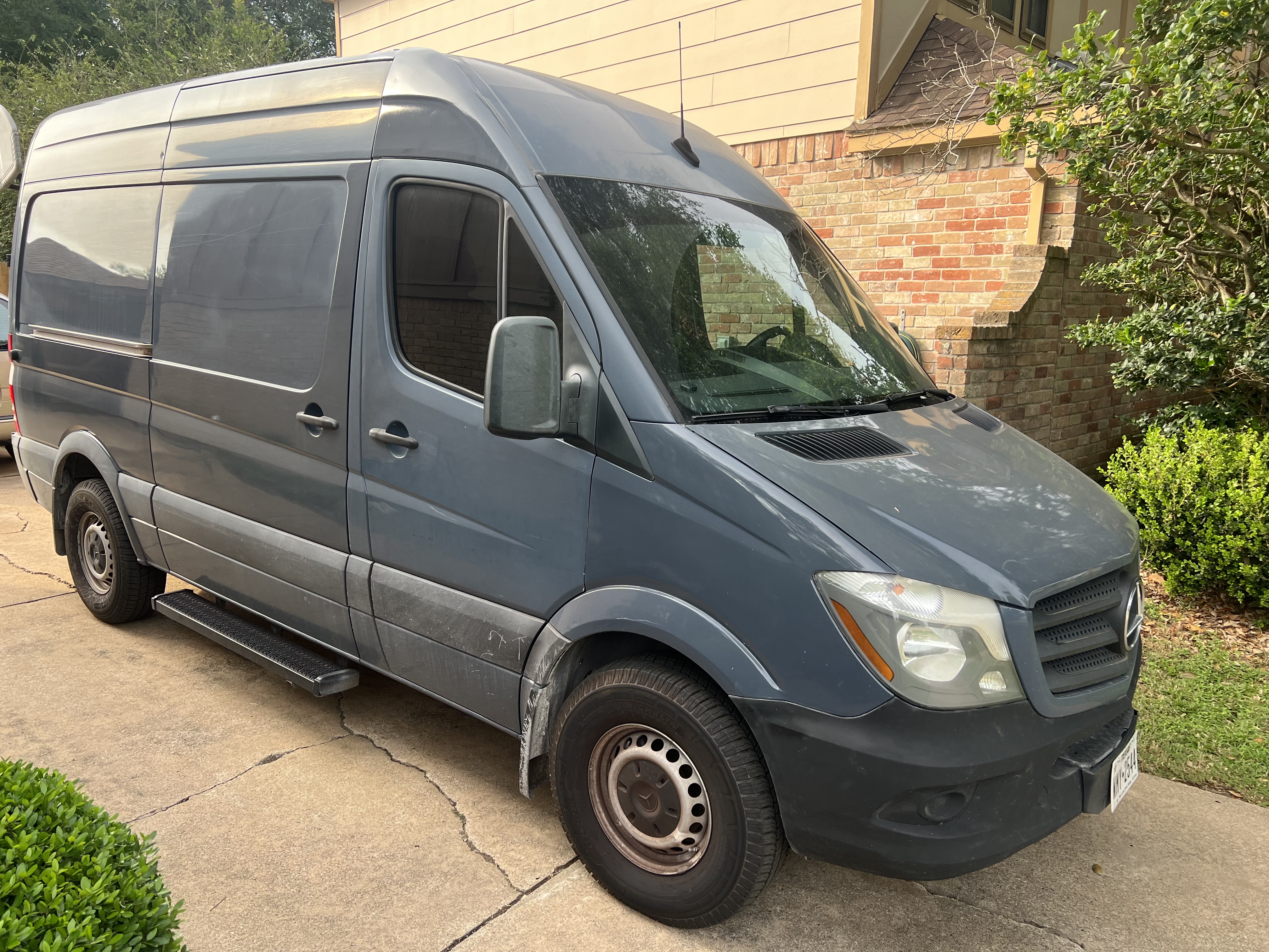 Used 2018 Mercedes-Benz Sprinter 2500 image 2