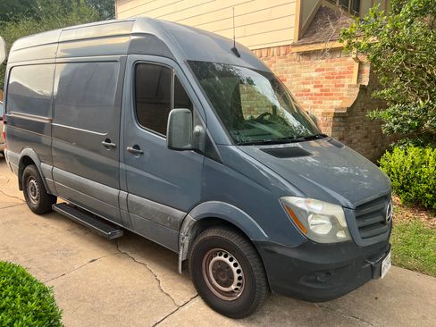Used 2018 Mercedes-Benz Sprinter 2500 image 2