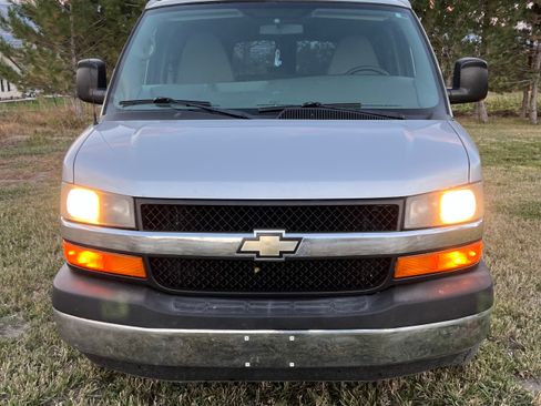 Used 2011 Chevrolet Express 1500 LT w/ LT Preferred Equipment Group image 2