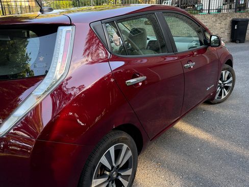 Used 2017 Nissan Leaf SV FWD image 2
