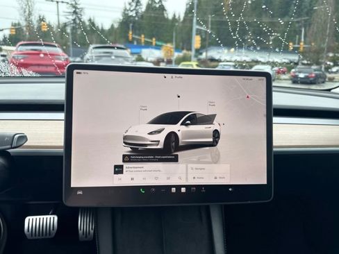 Used 2023 Tesla Model 3 Standard Range image 9