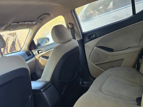 Used 2011 Kia Optima LX w/ Convenience Pkg image 12