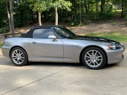 Used 2004 Honda S2000 image 2