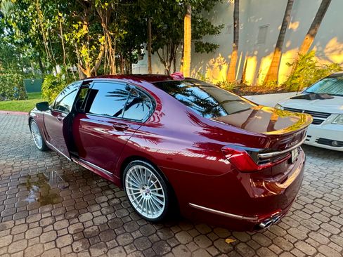 Used 2022 BMW ALPINA B7 xDrive w/ Luxury Rear Seating Package image 8