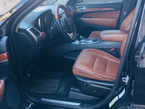 Used 2013 Jeep Grand Cherokee Overland w/ Advance Technology Group AWD/4WD image 18
