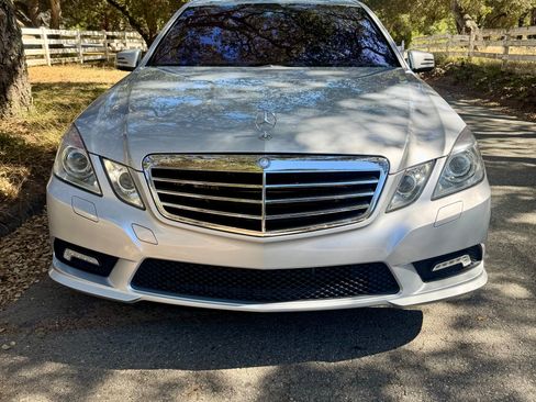 Used 2011 Mercedes-Benz E 550 Sedan image 2
