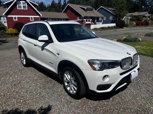 Used 2016 BMW X3 xDrive28i AWD/4WD image 2