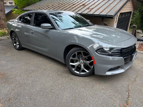 Used 2017 Dodge Charger SXT w/ Plus Group RWD image 1