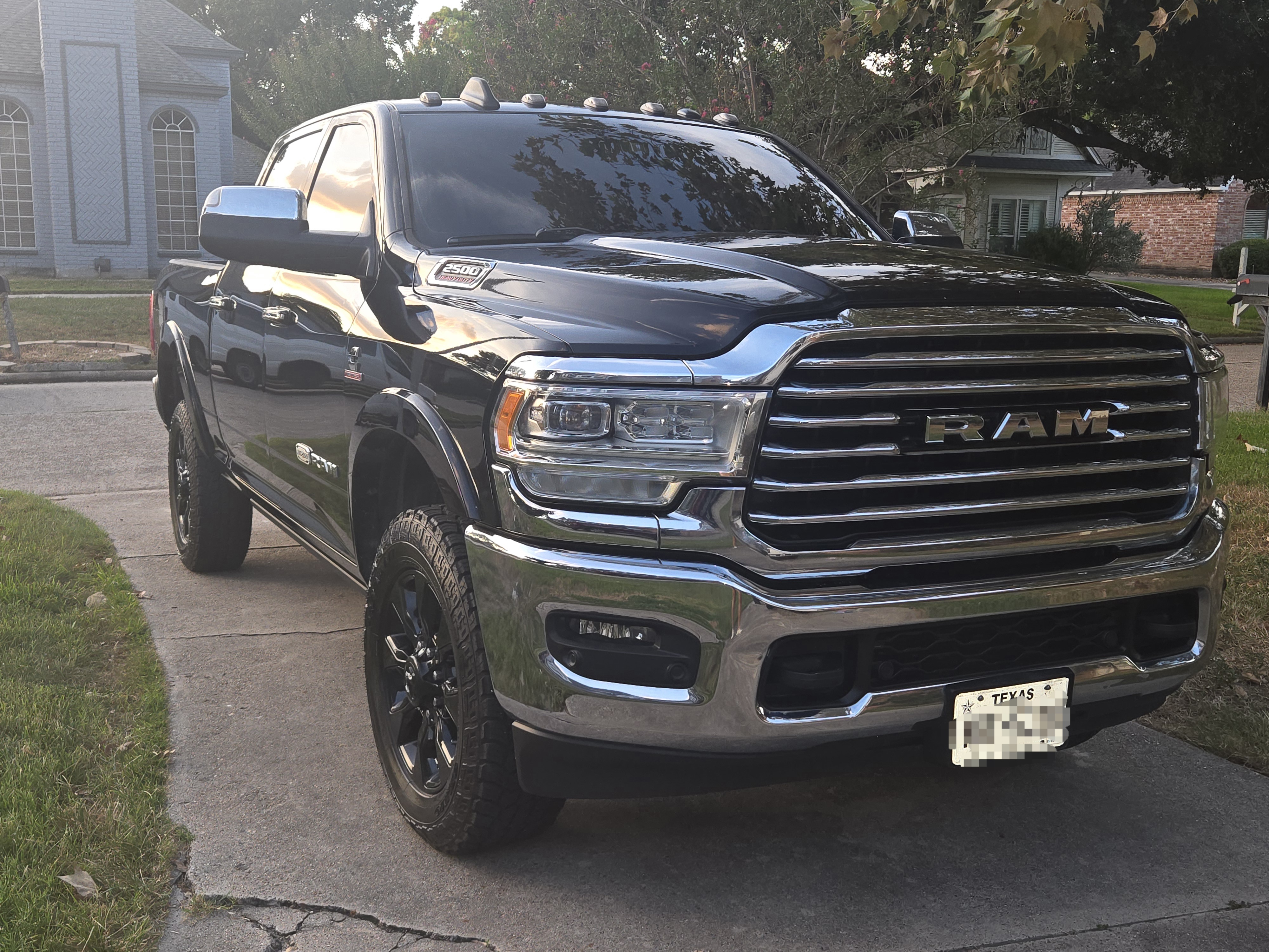 Used 2019 RAM 2500 Limited AWD/4WD image 2