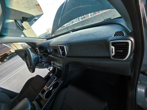 Used 2018 Kia Sportage LX image 21