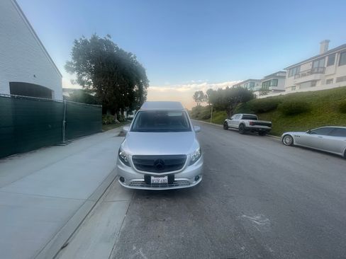 Used 2019 Mercedes-Benz Metris Passenger image 4