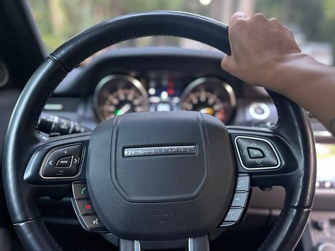 Used 2019 Land Rover Range Rover Evoque HSE image 24