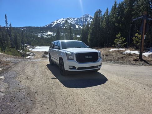 Used 2019 GMC Yukon XL Denali image 1