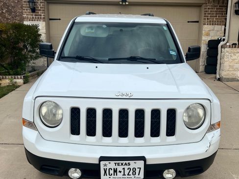 Used 2014 Jeep Patriot Sport image 4