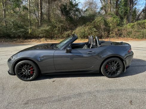 Used 2017 MAZDA MX-5 Miata Club w/ Brembo/BBS Package image 17