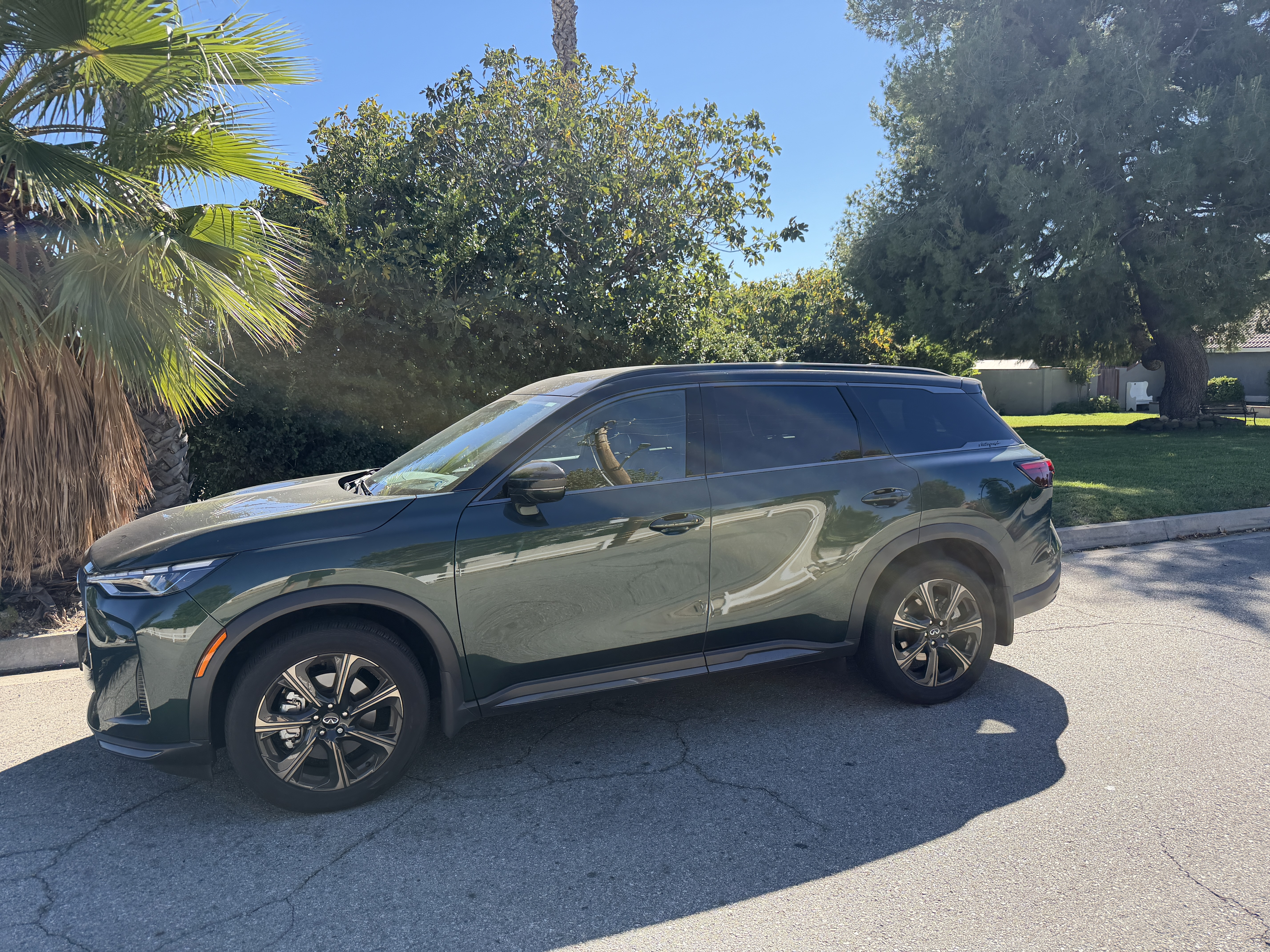 Used 2026 INFINITI QX60 Autograph w/ Dark Cargo Package AWD/4WD image 4