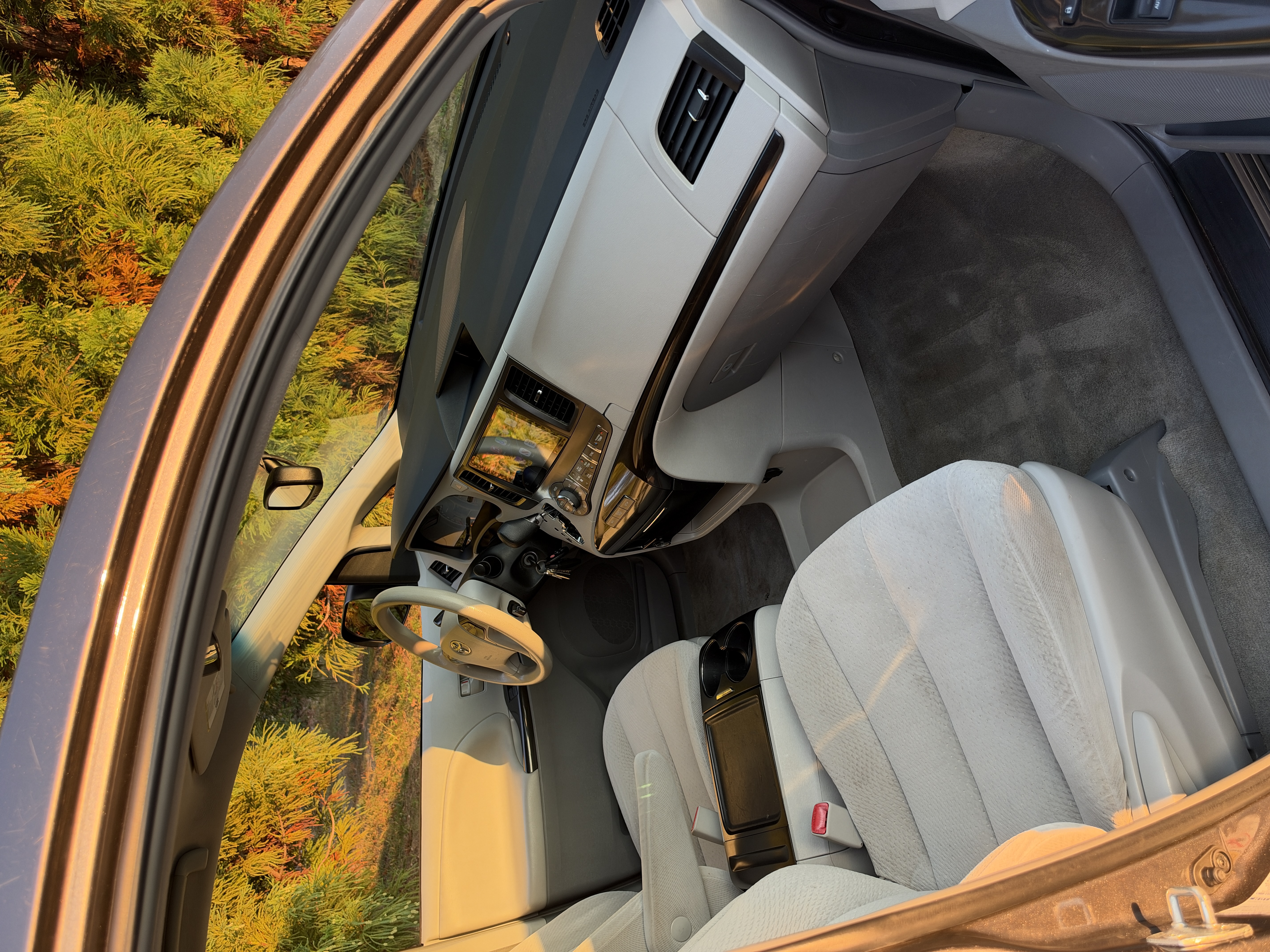 Used 2013 Toyota Sienna LE w/ Towing Pkg AWD/4WD image 13