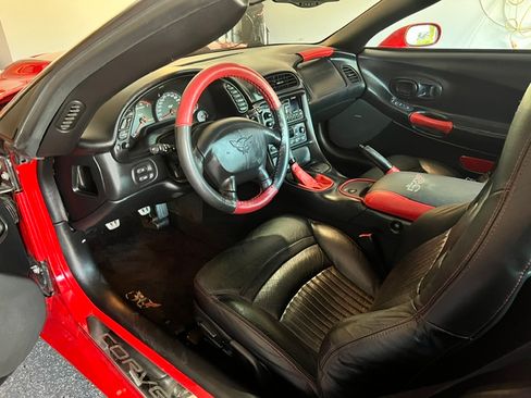Used 2003 Chevrolet Corvette Coupe RWD image 8